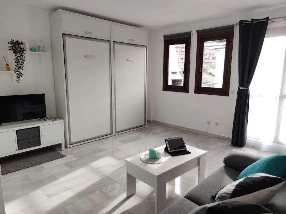 Apartamento Maika Benalsun Pueblo Evita Беналмадена Екстериор снимка